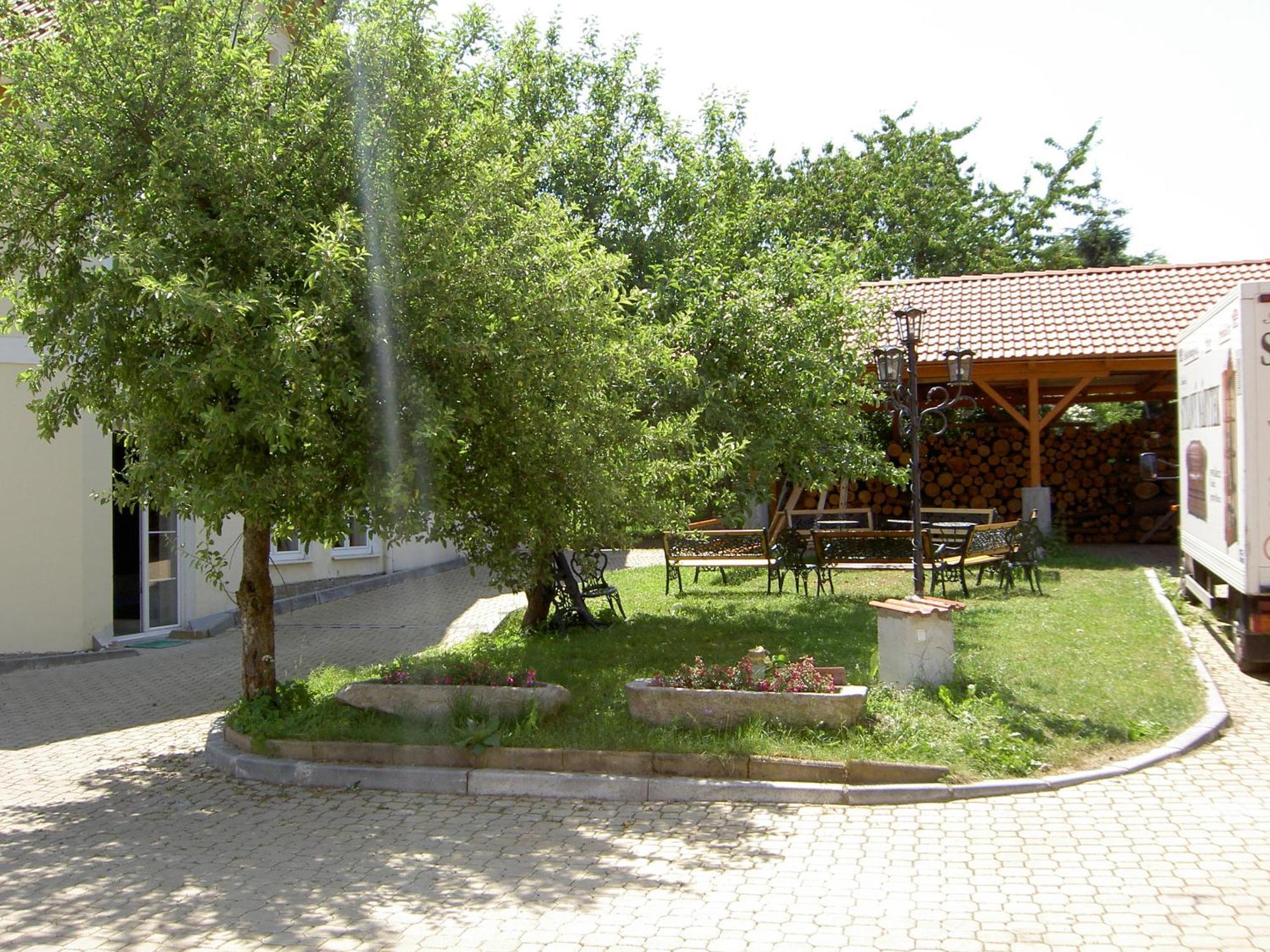 Hotel Klor Дудлеби Экстерьер фото